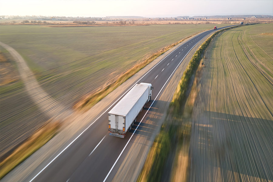 aerial-view-of-blurred-fast-moving-specialty-moving-service-kennewick-wa